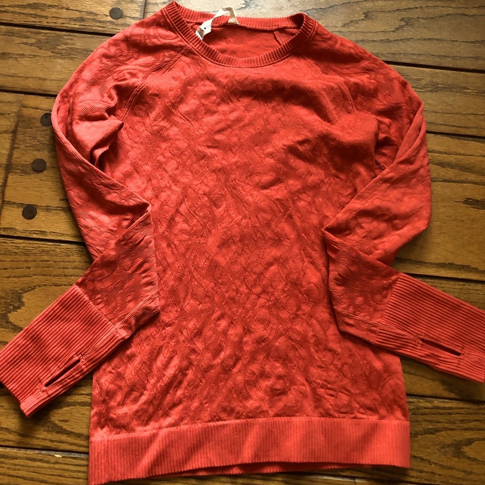 Lululemon fitted top